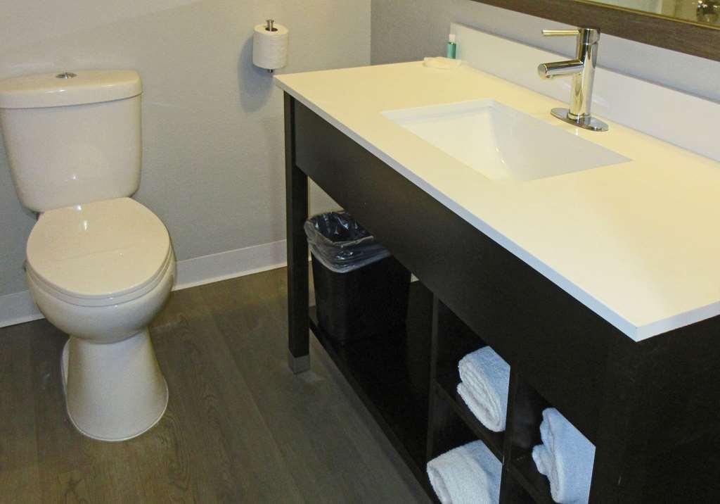 Suburban Studios Milwaukee Airport 객실 사진
