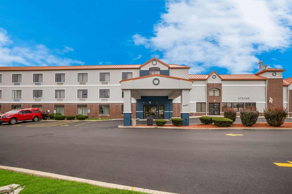 Suburban Studios Milwaukee Airport 외부 사진