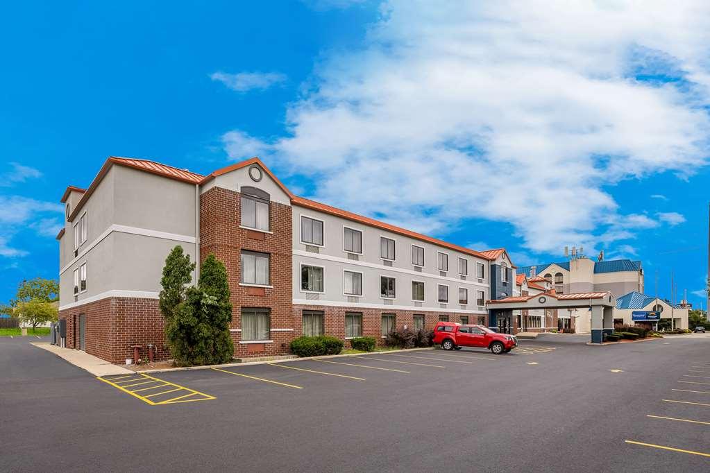 Suburban Studios Milwaukee Airport 외부 사진