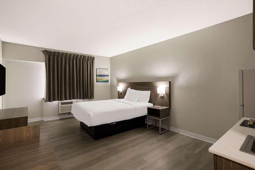 Suburban Studios Milwaukee Airport 객실 사진