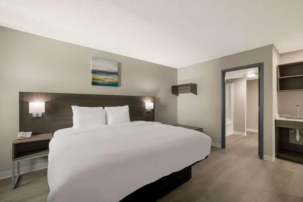 Suburban Studios Milwaukee Airport 객실 사진