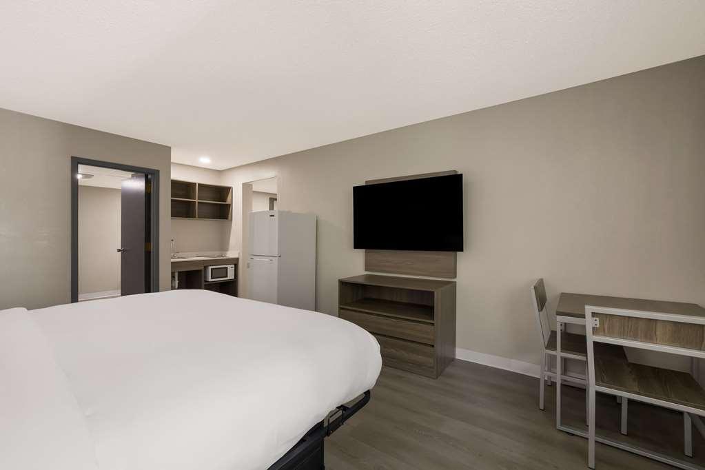 Suburban Studios Milwaukee Airport 객실 사진
