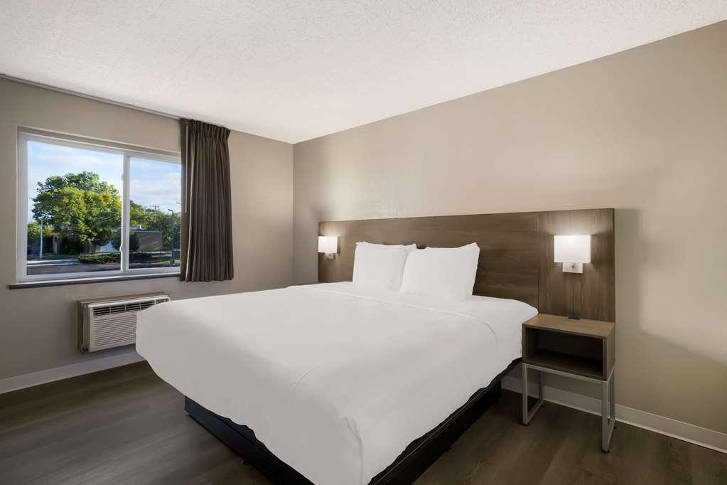 Suburban Studios Milwaukee Airport 객실 사진