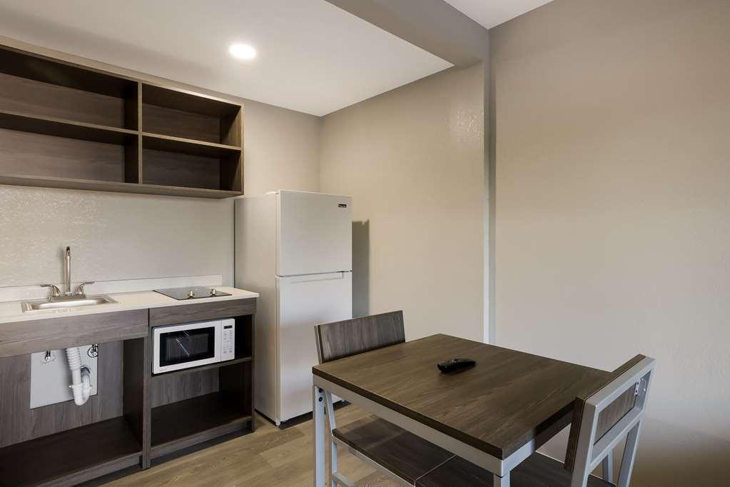 Suburban Studios Milwaukee Airport 객실 사진