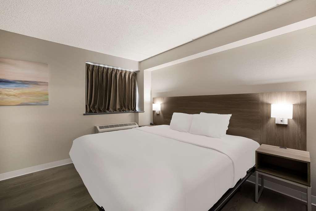 Suburban Studios Milwaukee Airport 객실 사진